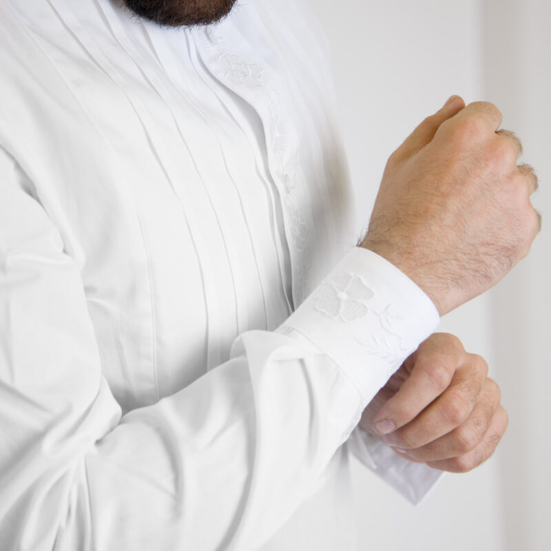 camicia-sarda-pieghe-ricami-bianco