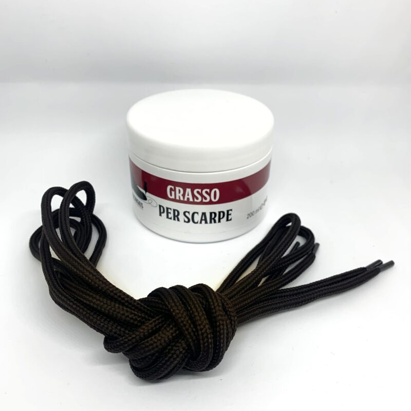 grasso e lacci marrone