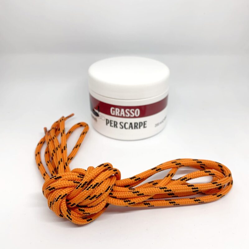 grasso e lacci arancio