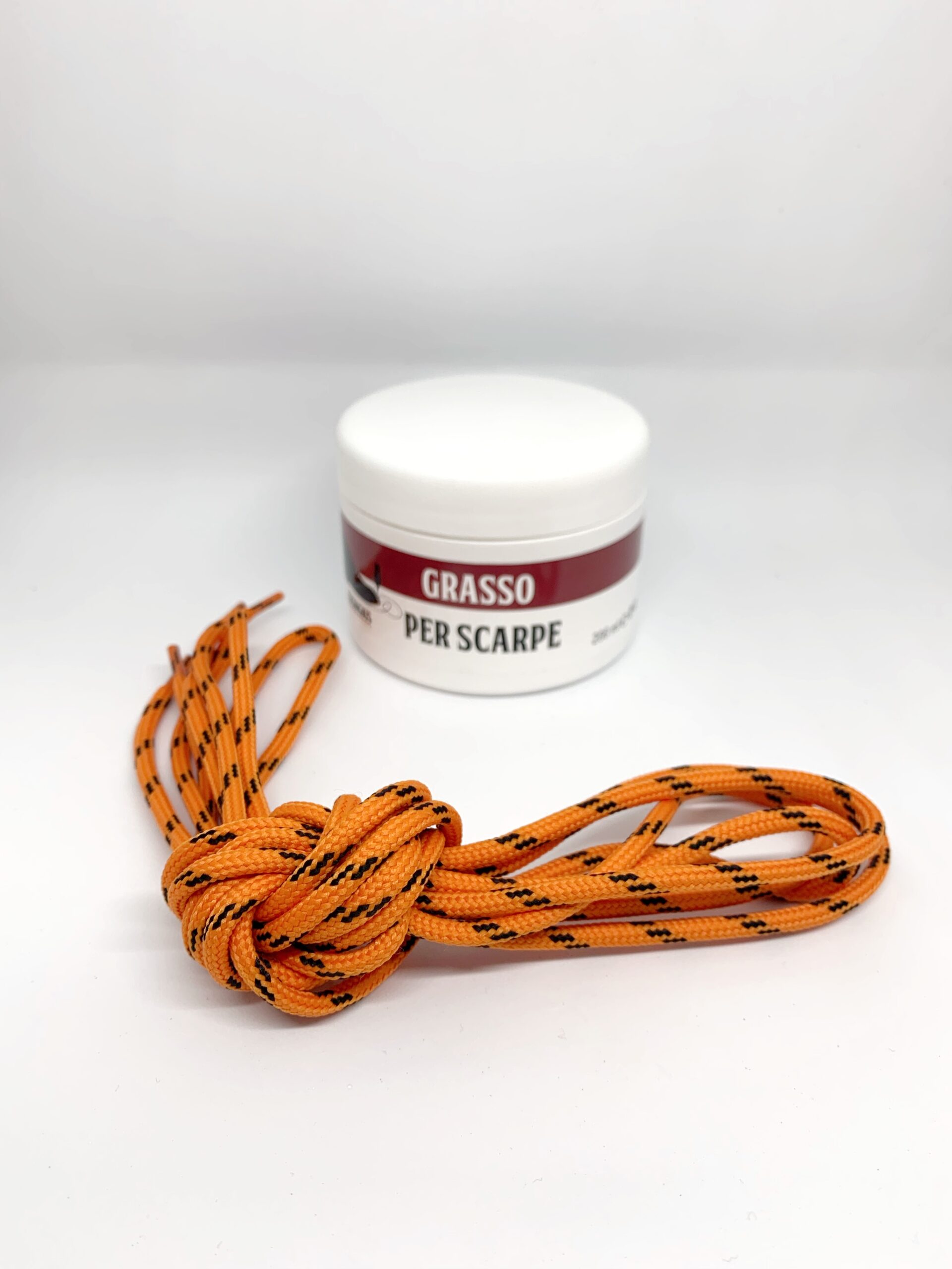 grasso e lacci arancio